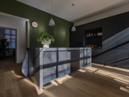 Blauwstalen fronten met RVS keukenblad Ijsselstein