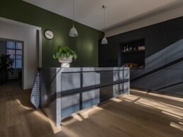 Blauwstalen fronten met RVS keukenblad Ijsselstein